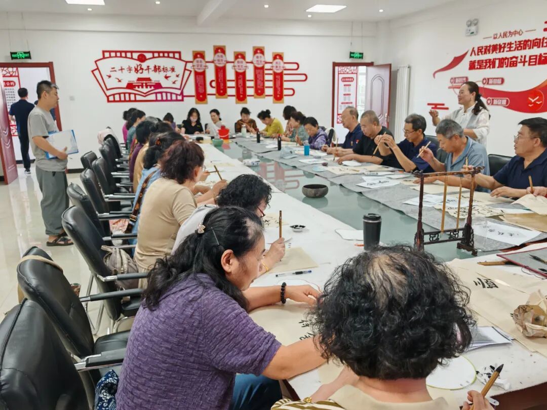 書法進社區(qū) 墨香潤民心——柴溝堡鎮(zhèn)長勝北街社區(qū)開展書法科普與文化交流活動